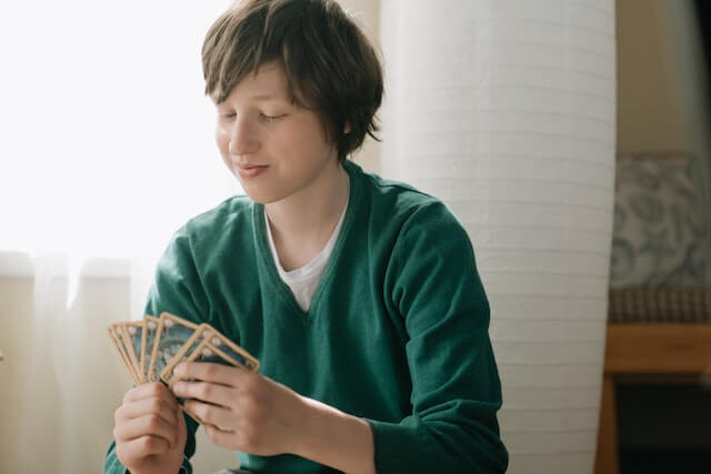 משחקי קלפים עם הילדים