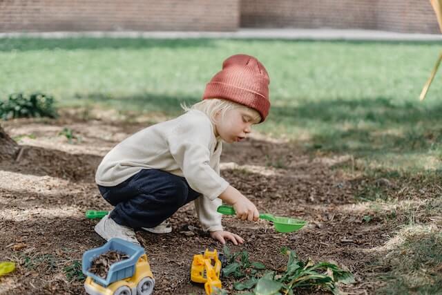 משחק בגינה עוזר להתפתחות הילד